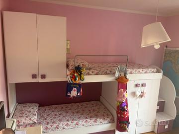 cameretta con due letti a castello