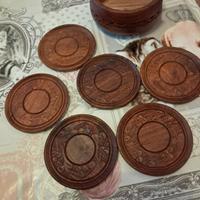 Sottobicchieri Vintage in Legno Intagliato a Mano