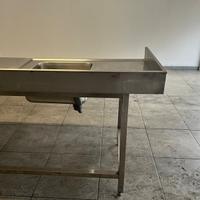 Lavandino in acciaio