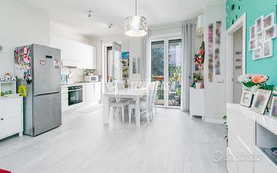 BILOCALE RISTRUTTURATO IN VIA CANDIANI - PRIMO PIA