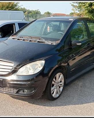 MERCEDES Classe B W245 2006 per ricambi