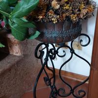 Portavasi + vaso con fiori