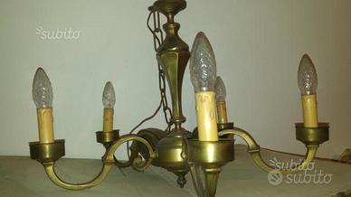 Vecchi lampadari in ottone