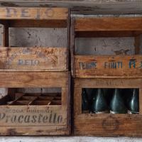 Antiche cassette di acqua