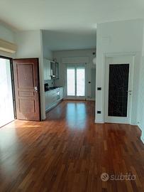 Quadrilocale con terrazza 25mq a 200m dal mare