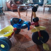 Triciclo con maniglione