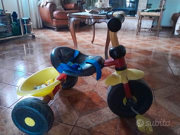 Triciclo con maniglione