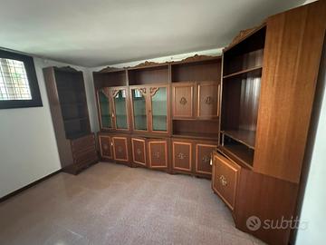 Credenza stile liberty. 
