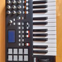 Akai MPK25 midi keyboard