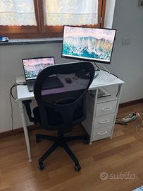Scrivania per computer con cassetti