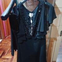 Abiti eleganti e stola di chiffon 