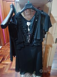 Abiti eleganti e stola di chiffon 