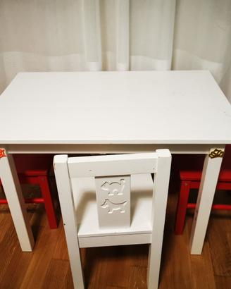 TAVOLO E 3 SEDIE  BIMBI