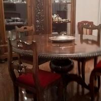 Vetrina di antiquariato 