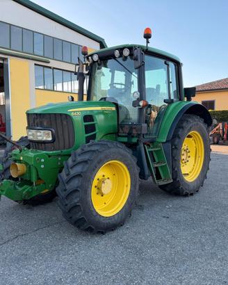 Trattore gommato John Deere 6430