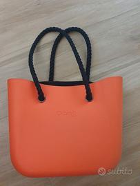 O Bag grande arancione con interni e manici neri