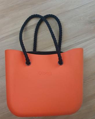 O Bag grande arancione con interni e manici neri