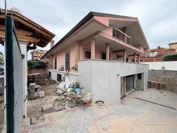 Villa di 97 m² con 4 locali e box auto a Roma