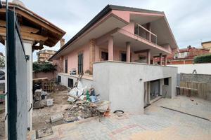 Villa di 97 m² con 4 locali e box auto a Roma