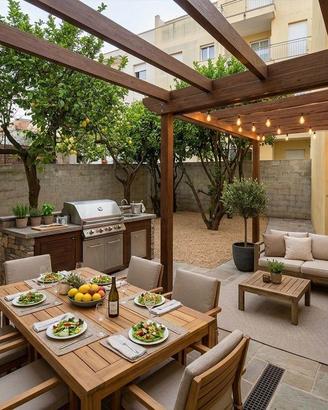 AMPIO QUADRIVANO CON CORTILE E GARAGE