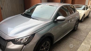 Peugeot 208 motore elettrico 136 CV 5 porte Active