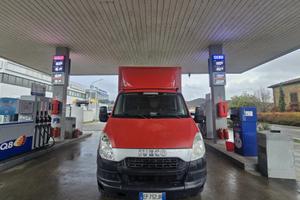 Iveco con sponda idraulica