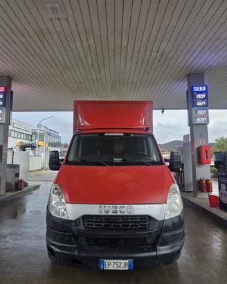 Iveco con sponda idraulica