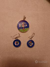 ciondolo e orecchini