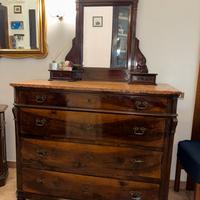 Cassettone antico con piano in granito e specchio