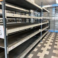 Scaffalatura a ripiani