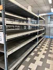 Scaffalatura a ripiani