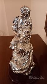 scultura  in resina argentata base in legnoh 32 cm