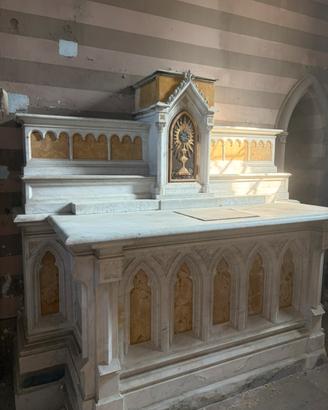 Altare in marmo