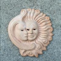 Decorazione murale artigianale in terracotta