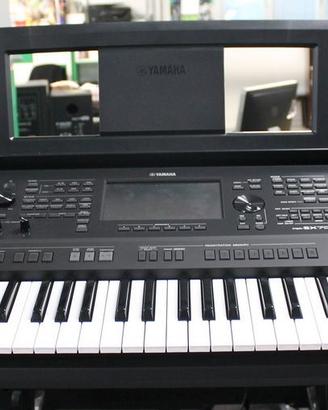 TASTIERA YAMAHA PSR SX 700 + 12 MESI GARANZIA