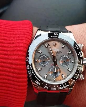 Cronografo ibrido meccanico. 