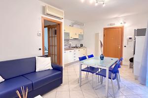 Riccione appartamento con giardino annuale