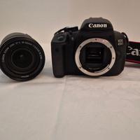 CANON EOS 650D con obiettivo 18-135 mm e accessori