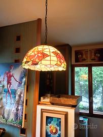 Lampadario Tiffany  in tessere di vetro colorato 