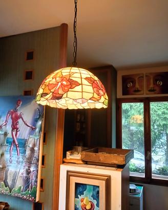 Lampadario Tiffany  in tessere di vetro colorato 