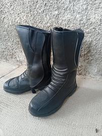 stivali da motociclista 