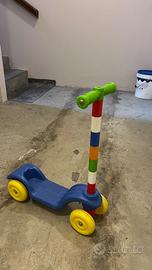 Monopattino arcobaleno multicolore per bambini