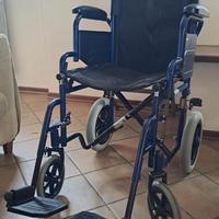 sedia a rotelle pieghevole