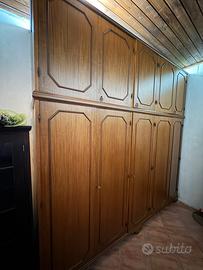 Grande armadio in legno – molto capiente