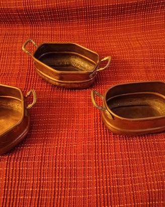 3 tegamini in rame con manici in ottone