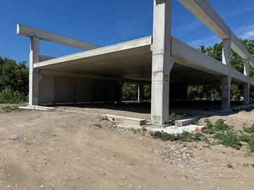 Immobile di 600 m² con 1 locale a Casamarciano