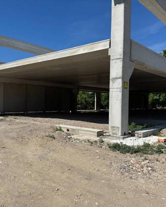 Immobile di 600 m² con 1 locale a Casamarciano