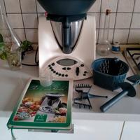 Bimby TM 31 con accessori più un libro 