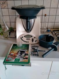 Bimby TM 31 con accessori più un libro 