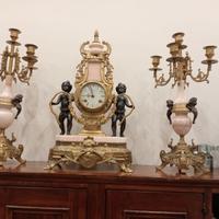 Orologio e candelabri 